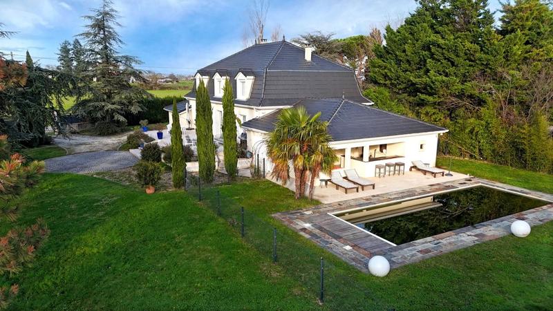 Maison - 285 m² - 6 pièces