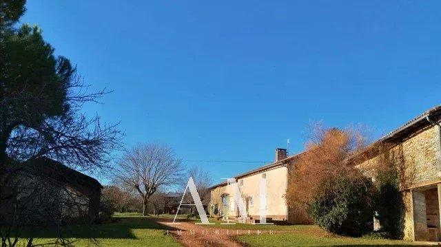 Maison de village - 96 m² - 5 pièces