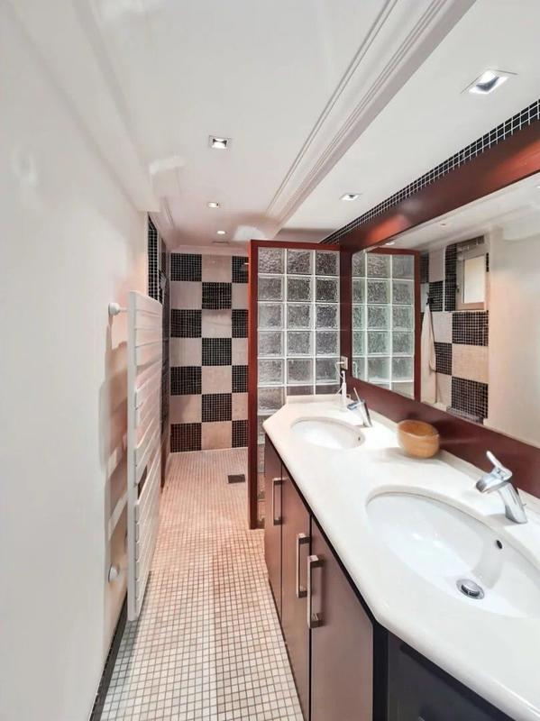 Maison - 230 m² - 7 pièces