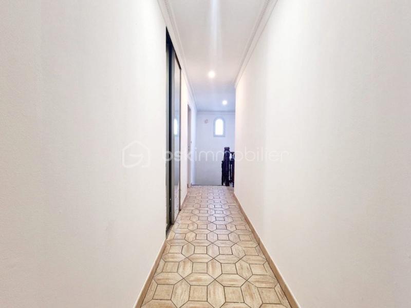 Maison traditionnelle - 250 m² - 7 pièces