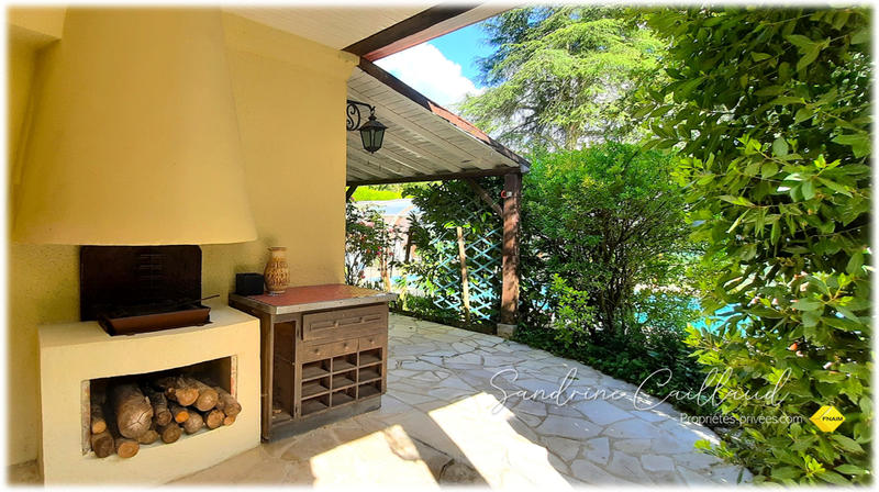 Maison - 258 m² - 9 pièces