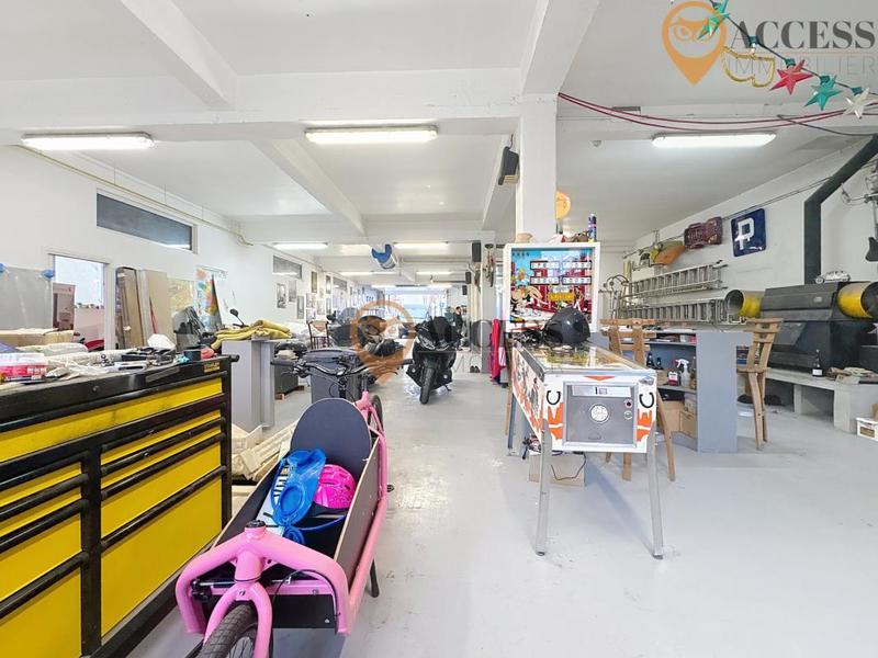 Local d'activité / Entrepôt - 345 m² - 4 pièces