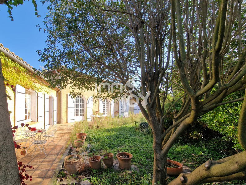 Villa - 411 m² - 12 pièces