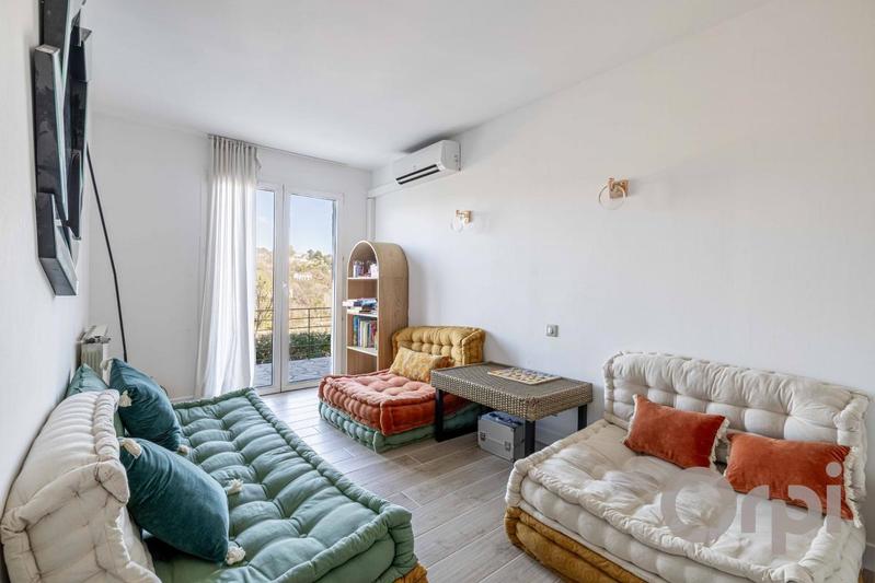 Villa - 300 m² - 8 pièces