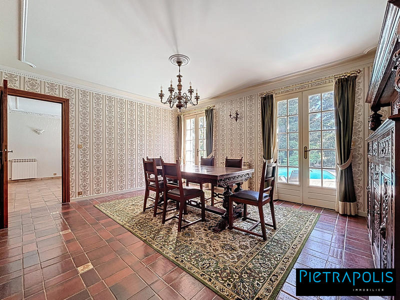 Maison - 278 m² - 9 pièces