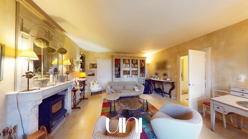 Propriété - 285 m² - 9 pièces