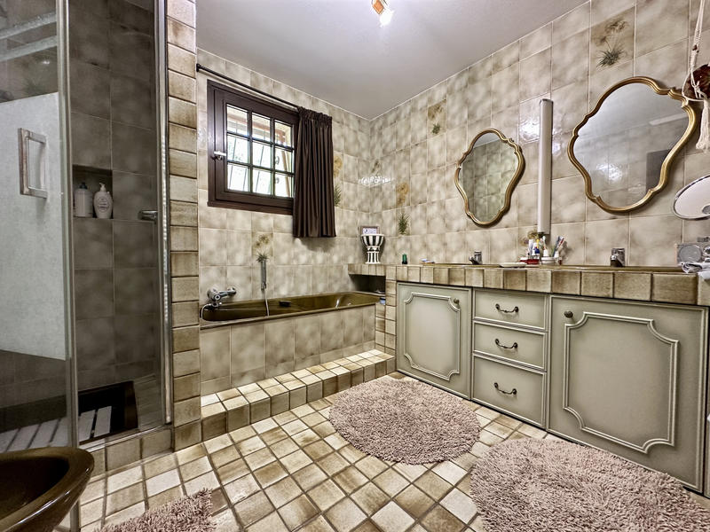 Maison - 170 m² - 6 pièces