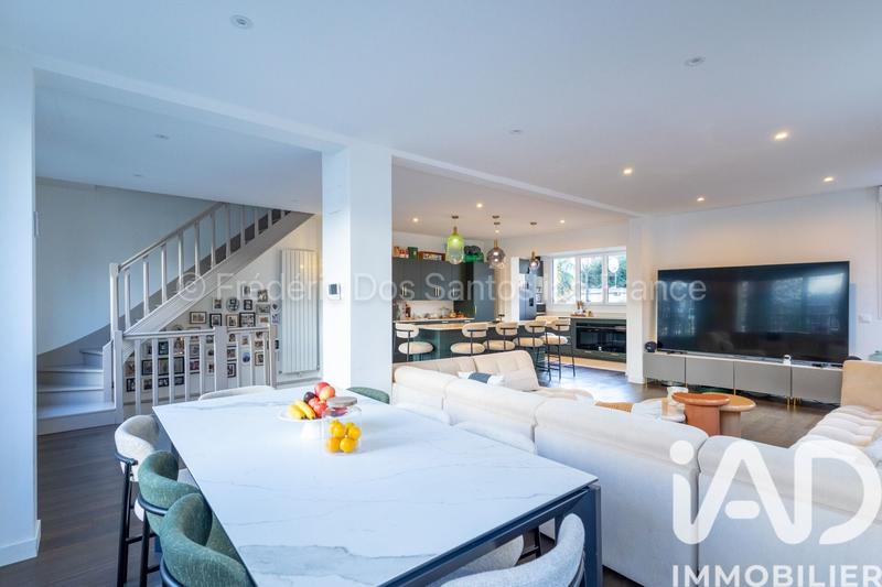 Maison - 200 m² - 6 pièces