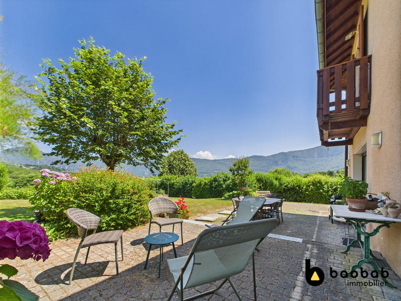 Maison - 320 m² - 12 pièces