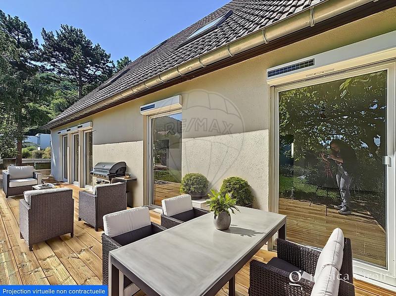 Maison - 230 m² - 8 pièces