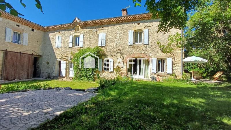 Maison - 390 m² - 13 pièces