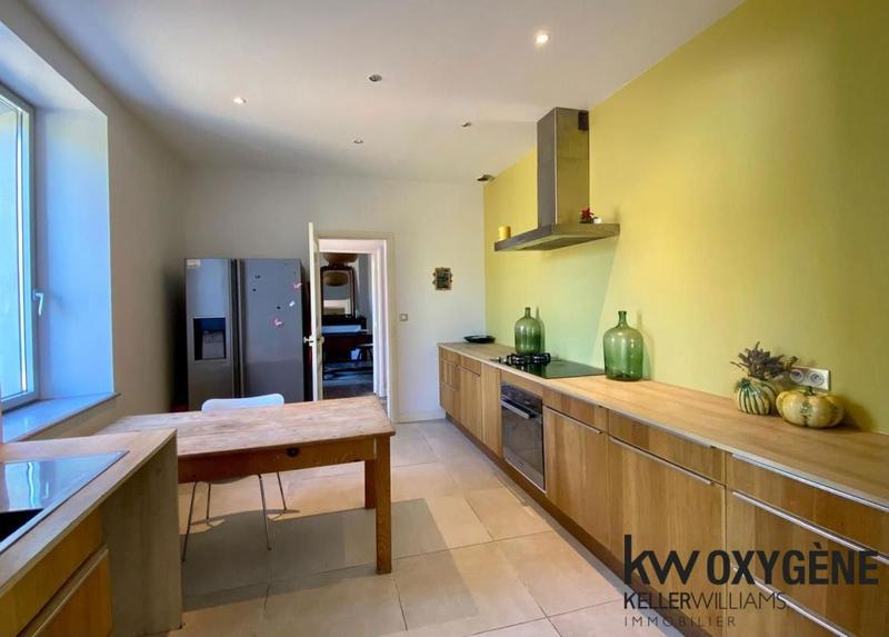 Maison - 240 m² - 8 pièces