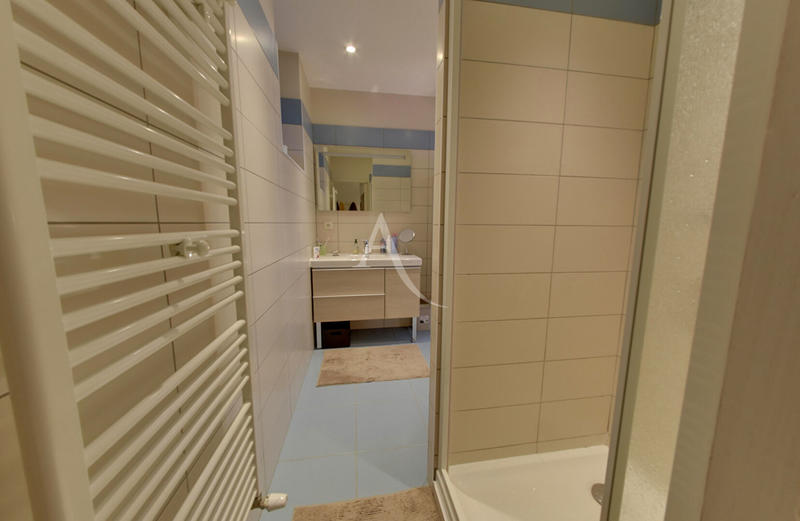 Maison - 280 m² - 12 pièces