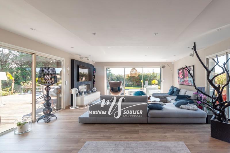 Maison - 300 m² - 8 pièces