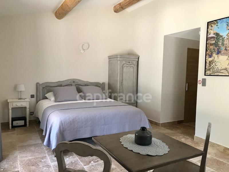 Maison - 235 m² - 8 pièces