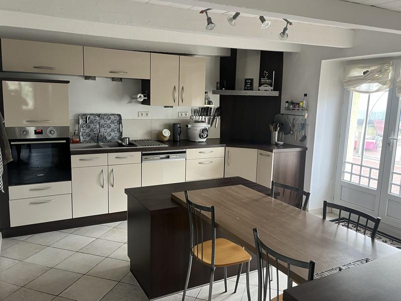 Maison - 168 m² - 7 pièces