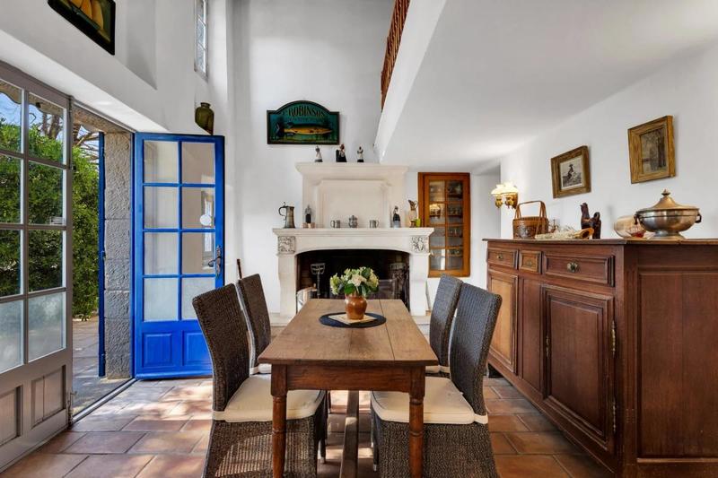 Maison - 342 m² - 9 pièces