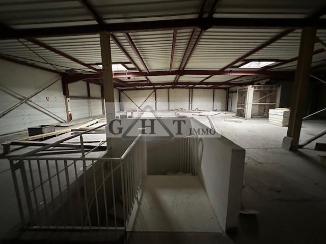 Entrepôt - 779 m²