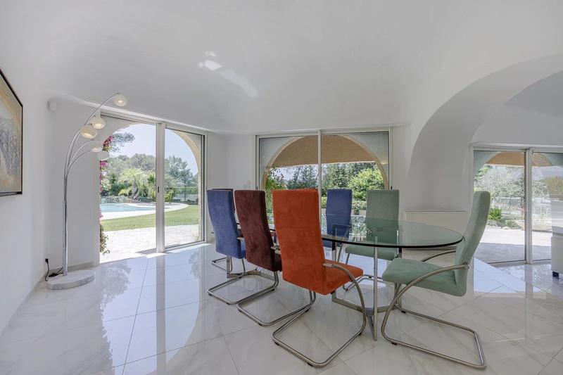 Maison - 540 m² - 10 pièces