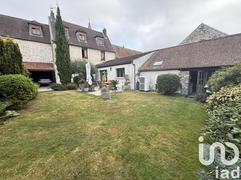 Maison - 211 m² - 6 pièces