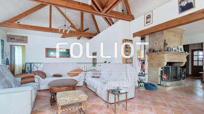 Maison - 227 m² - 7 pièces