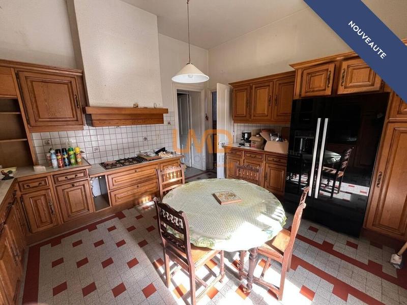 Maison - 274 m² - 9 pièces