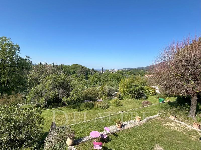 Villa - 250 m² - 9 pièces