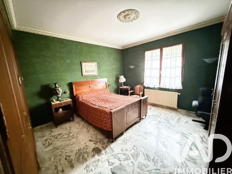 Maison - 240 m² - 10 pièces