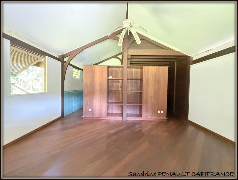 Maison de bois - 268 m² - 5 pièces