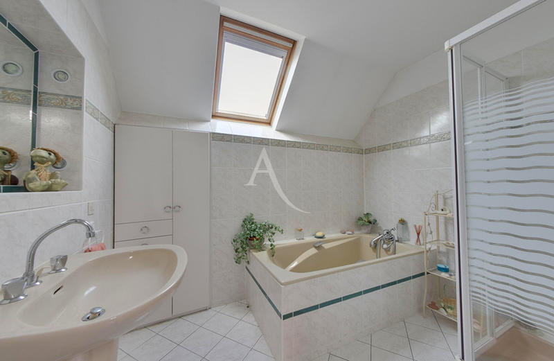 Maison - 141 m² - 6 pièces