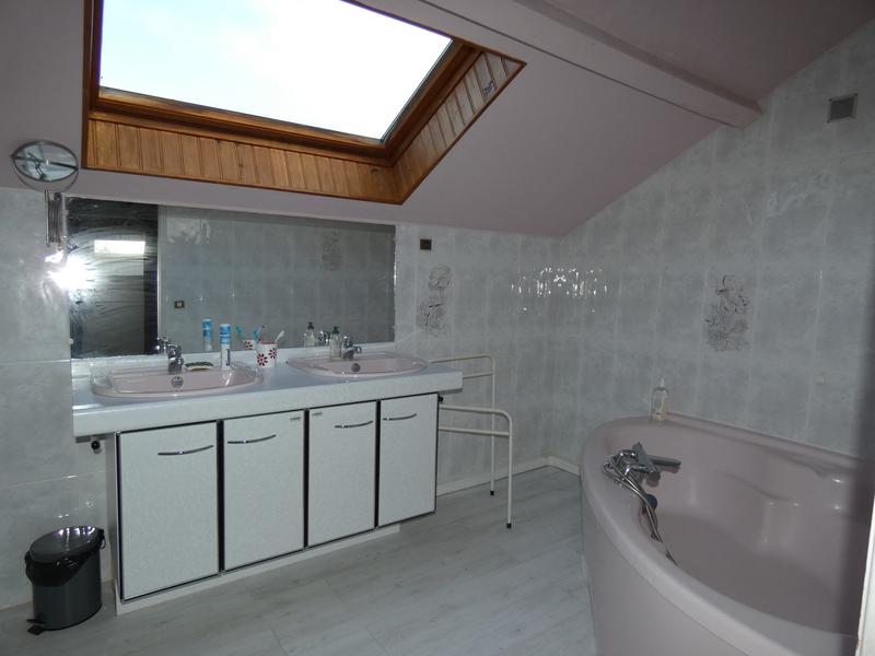 Maison - 324 m² - 9 pièces