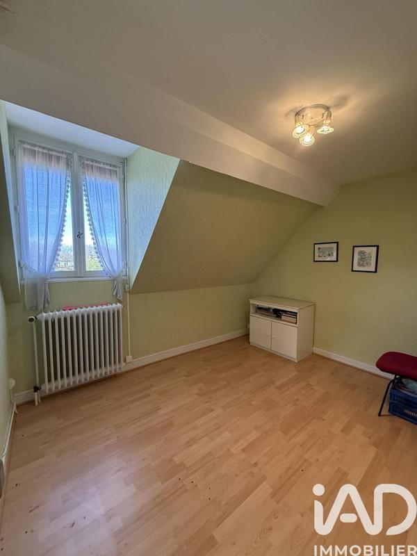 Maison - 208 m² - 9 pièces