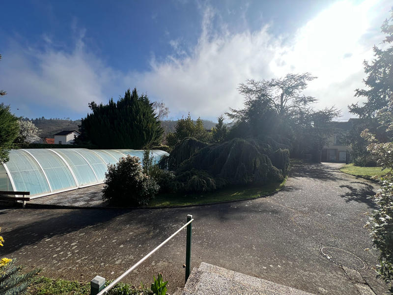 Maison - 232 m² - 7 pièces