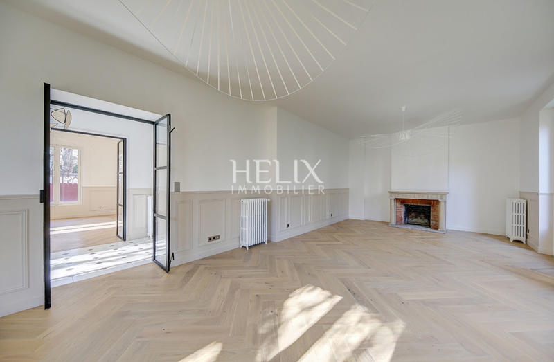 Maison - 383 m² - 9 pièces