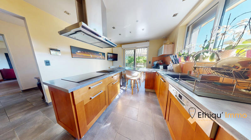 Maison - 390 m² - 20 pièces