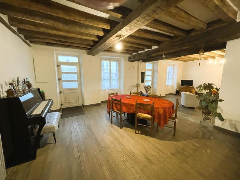 Maison - 250 m² - 8 pièces