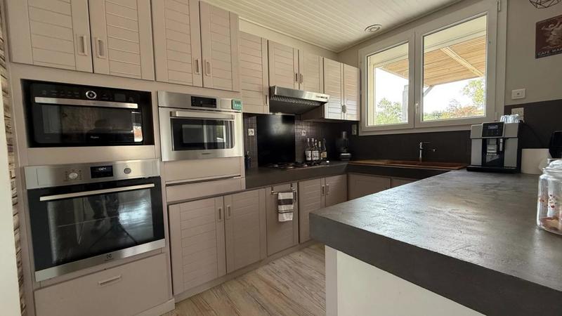 Demeure - 307 m² - 10 pièces