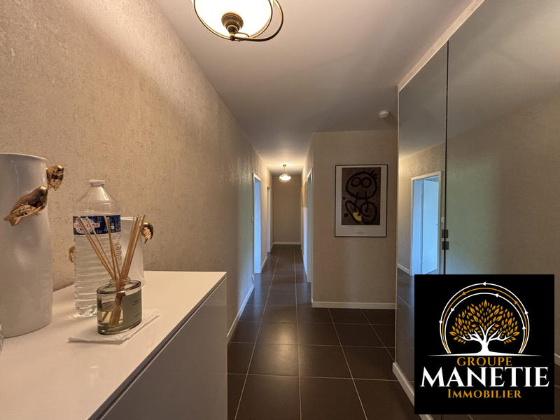 Maison - 210 m² - 7 pièces