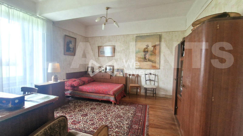 Maison - 228 m² - 6 pièces