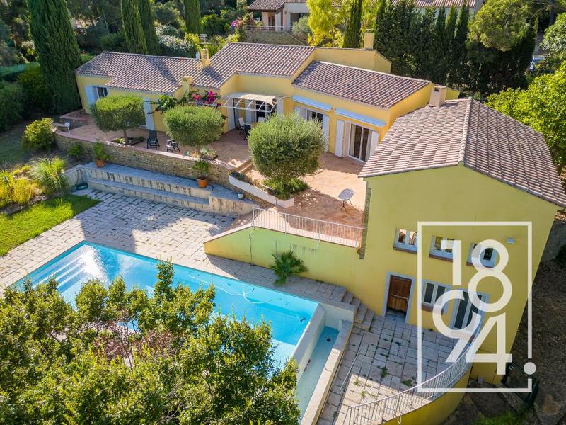 Maison - 224 m² - 5 pièces