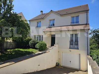 Maison traditionnelle - 157 m² - 7 pièces