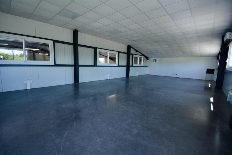 Local d'activités - 1 623 m²