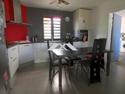 Maison traditionnelle - 94 m² - 4 pièces