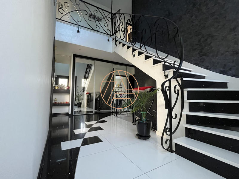 Maison - 147 m² - 7 pièces