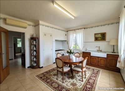 Propriété - 223 m² - 6 pièces