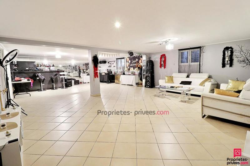 Maison - 268 m² - 10 pièces