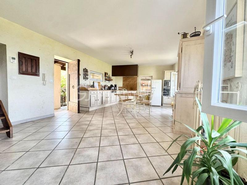 Appartement - 285 m² - 14 pièces