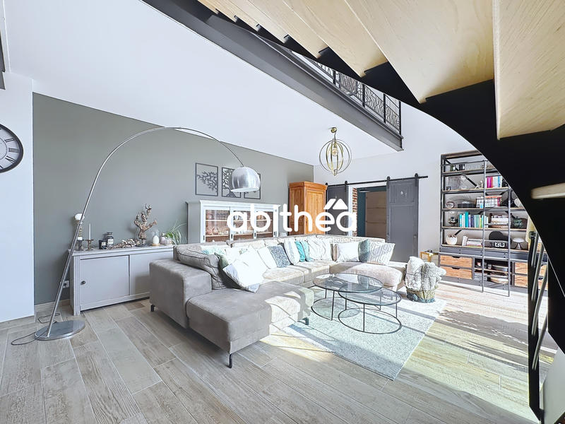 Maison - 275 m² - 8 pièces