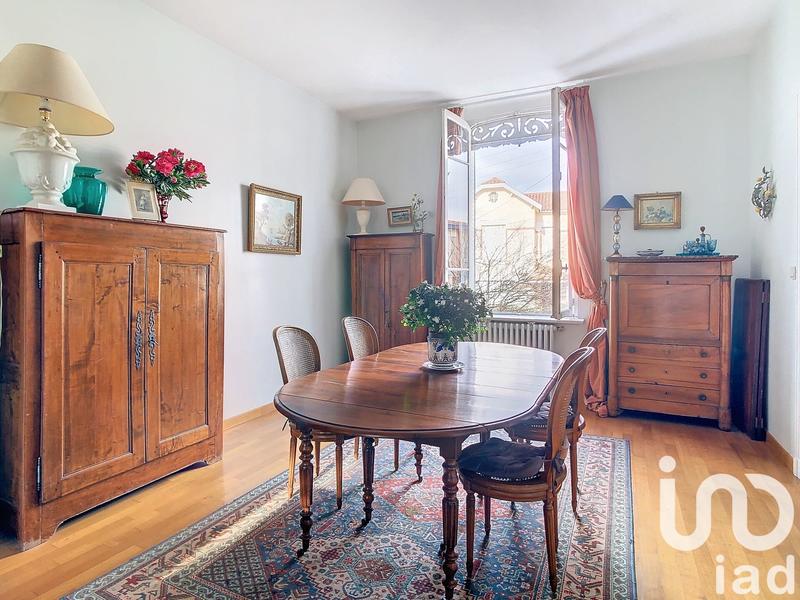 Maison - 260 m² - 10 pièces