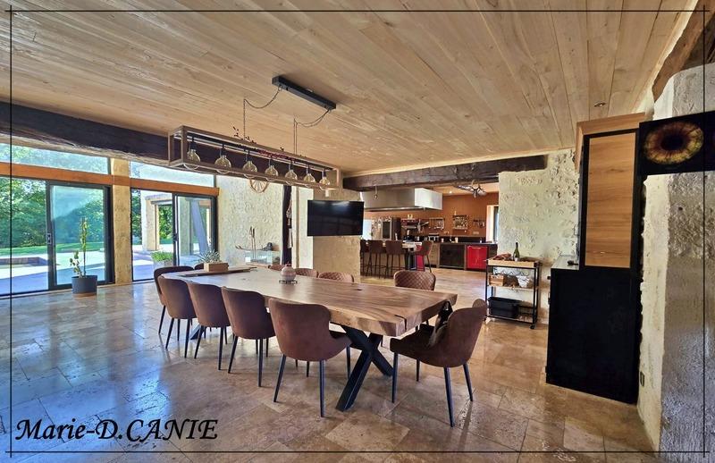 Propriété - 430 m² - 12 pièces
